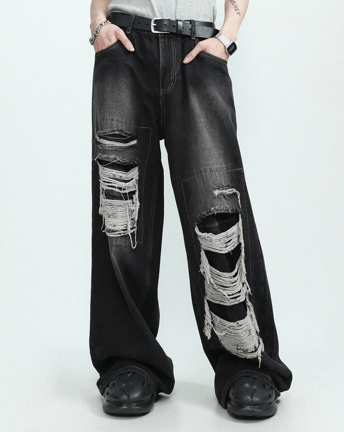 Distressed Loose Denim Jeans